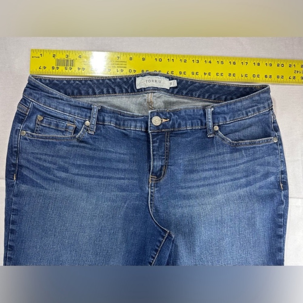 Torrid Womens Size 16 Cropped Jeans Dark Wash Raw Hem Stretch Denim - Picture 12 of 15